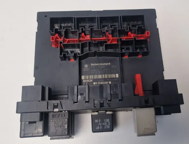 ORGANE DE CDE RESEAU DE BORD / MODULE CONFORT VW GOLF PLUS V (5M1, 521) Diesel 1.9 TDI 105 CV (01/2005 - 01/2009) PIÈCE D'OCCASION EN BON ÉTAT.